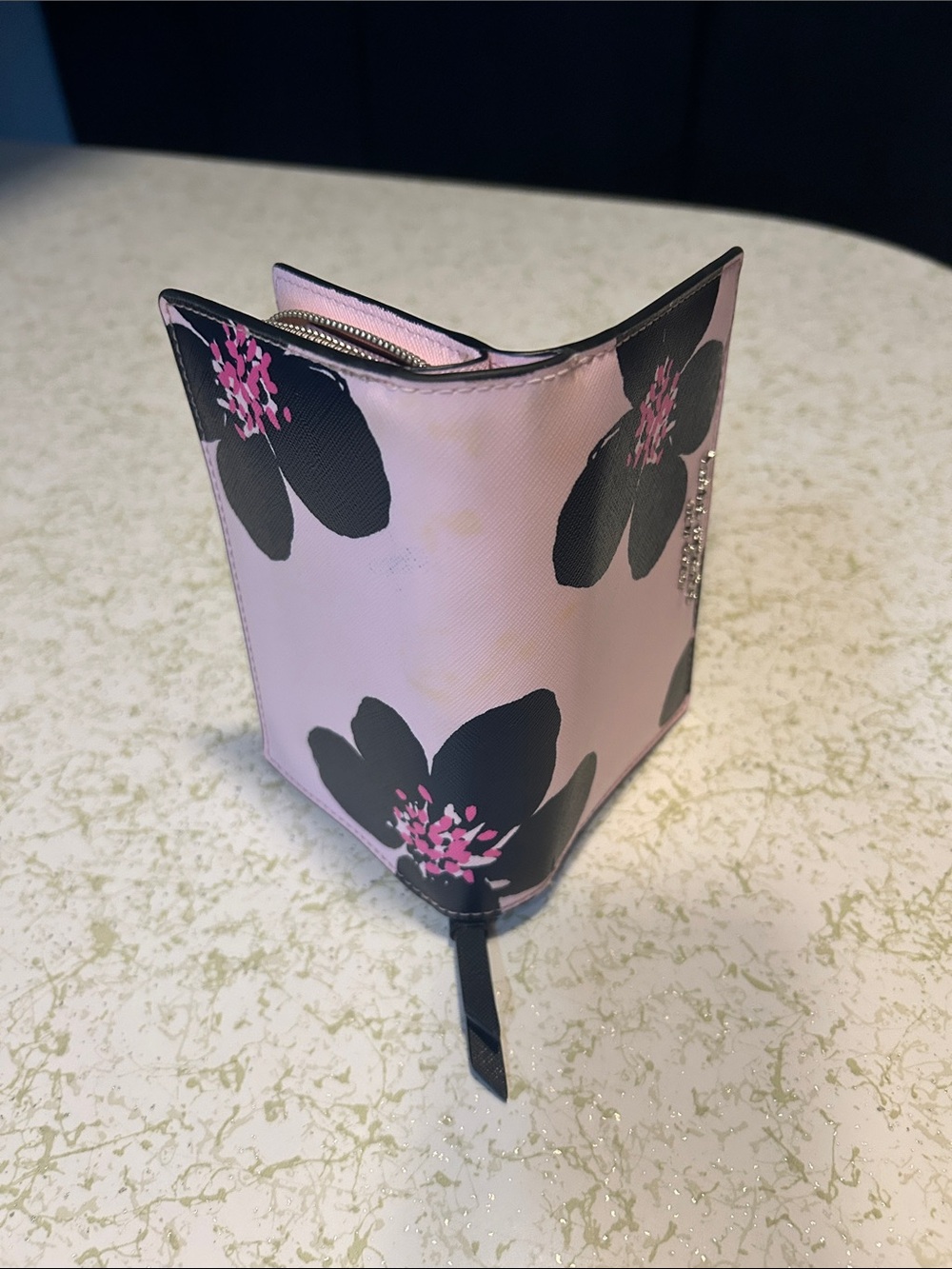 kate spade pink wallet with black floral print and gold logo - Picture 7 of 7